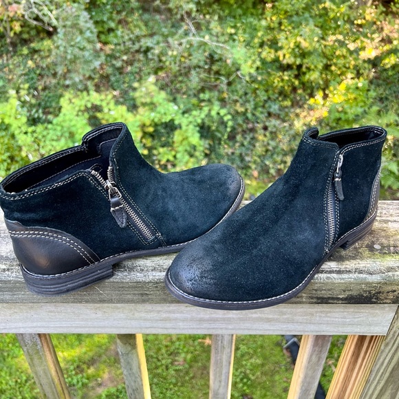Clarks Black Booties - Picture 7 of 10